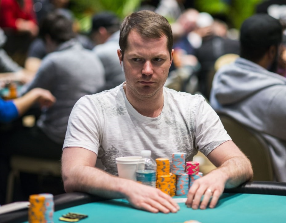 “德州扑克棋子:精美设计一览” “德州扑克棋子:精美设计一览”