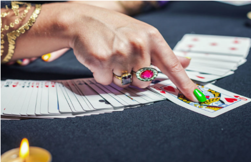 “德州扑克高手伊文李昂的制胜策略”